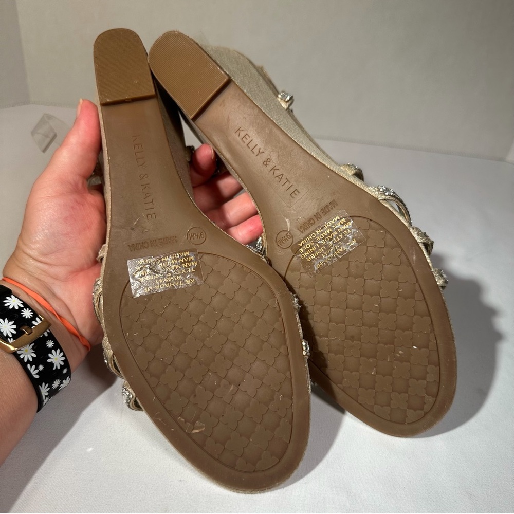Kelly & Katie Tahada Wedge Sandal  W Size 9.5 M  Gold & Silver Tones Summer Sand - Picture 8 of 9